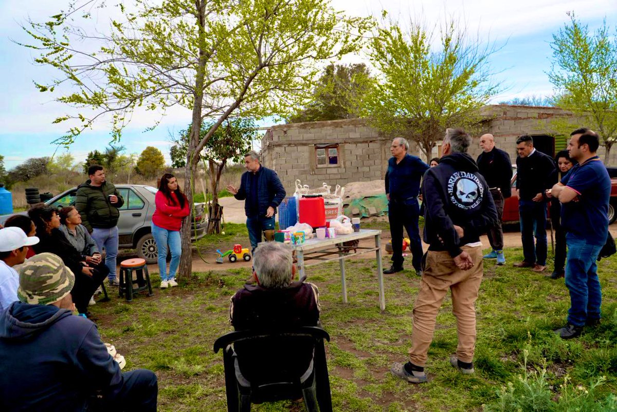 El lugar de la política es el territorio y el problema surge cuando nuestros representantes se desconectan profundamente de la realidad. Sí, estuve 6 años en el llano, pero nunca dejé de recorrer. Prefiero la coherencia. Hoy vinimos a El Quebrachal y General Arenales, de la