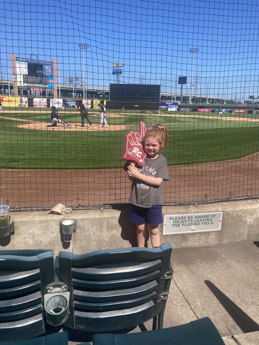 tracyswartz's tweet image. Via @southshoreline, we took our first visit to Gary, Indiana, to see the @railcats play … and win!

Easy walk from the train station, tho not much going on around the stadium, no kids games but they could run the outfield in the 5th inning, decent giveaways + concessions