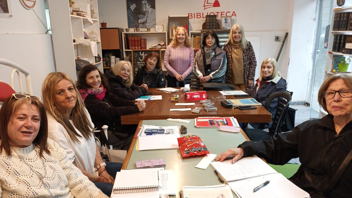 #ElviraRawson <a href="/ateneorecoleta/">Ateneo de la Recoleta Elvira Rawson</a> junto a las  afiliadas de la Comuna 2 🇵🇱 ! Gracias👏👏 por compartir nuestra mesa de trabajo junto a <a href="/hernan_najenson/">Hernan Najenson</a> <a href="/radicalesxarg/">Radicales x Argentina</a>  Los esperamos todos los lunes de ⏰ 10:00 a 11:30 horas en las clases de 🇮🇹!!!!