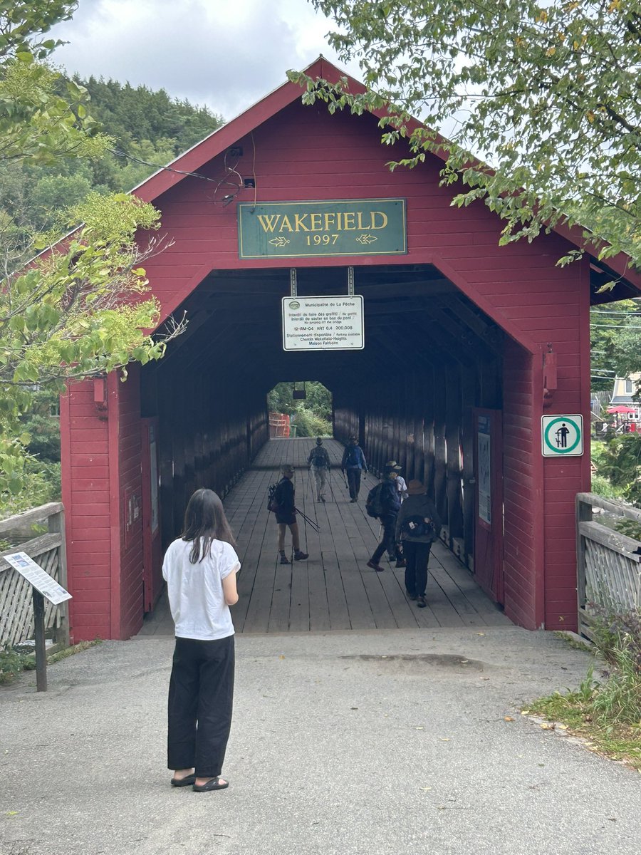 カナダの首都オタワから車で約30分ほど行くとWakefieldというとても素敵な町に到着します。

秋の紅葉の時期にもまた行ってみたい場所です。