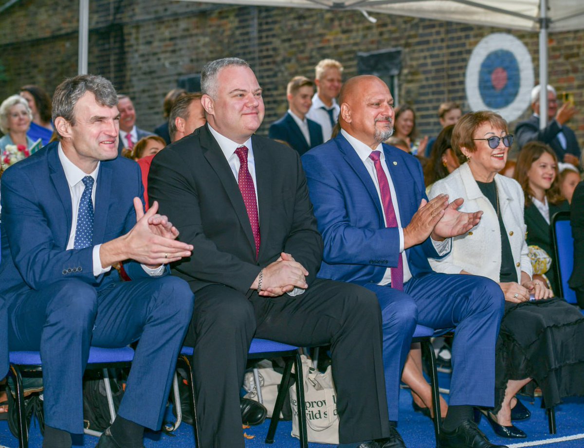 RussianEmbassy's tweet image. 📚 1 September is #KnowledgeDay in Russia, a celebration that marks the beginning of the new school year.

Today the Russian Embassy School in London – one of the oldest institutions of @mfa_russia in Europe, founded in 1954 – held its own festive gathering.…