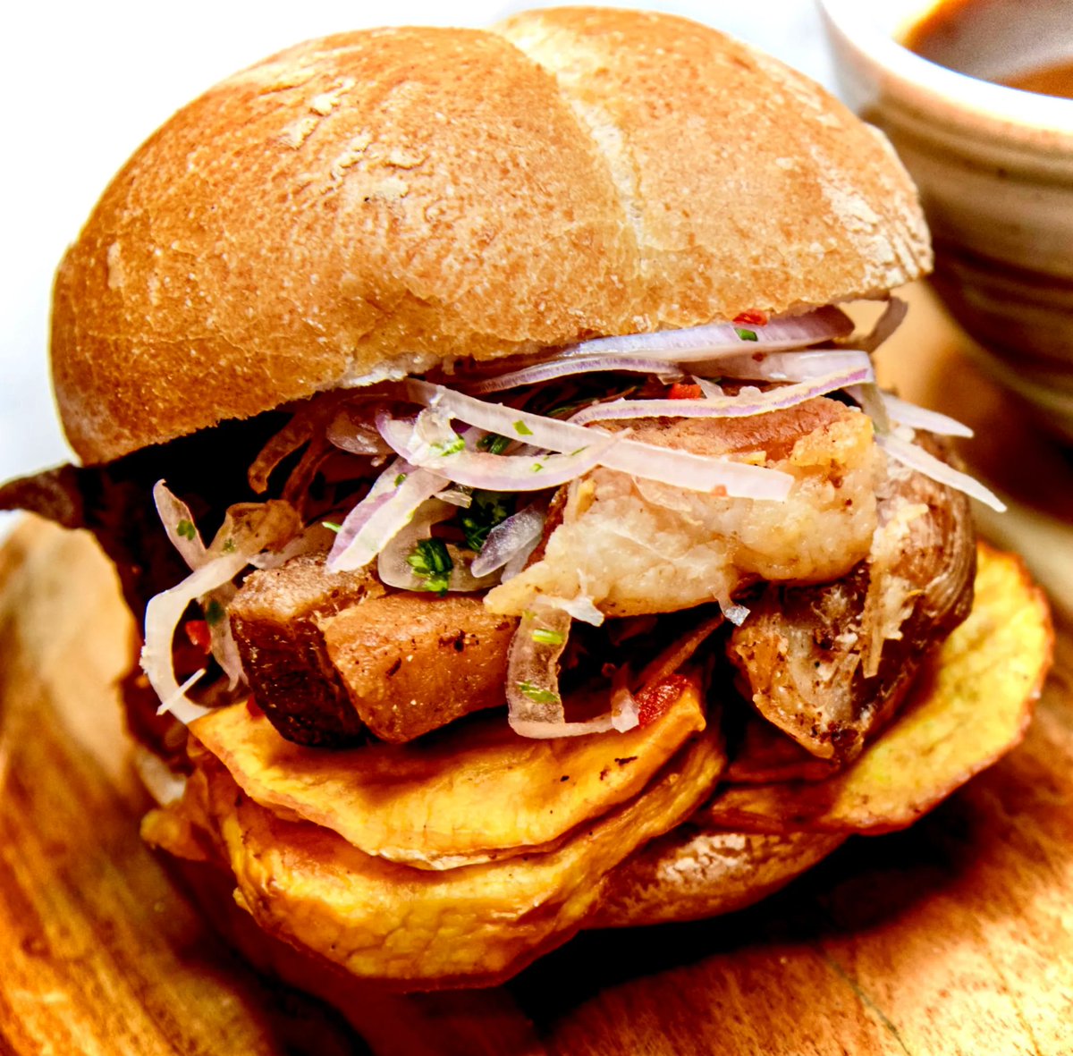 Si es rico, nadie lo puede negar. El pan con chicharrón es único, manjar de los dioses. Mundial de Desayunos. Vamos Perú #MundialDeDesayunos
