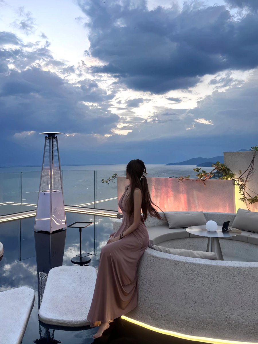 海は一番コストのかからない癒しの方法です。海風を感じて、波の音を聞けば、もしかしたら悩みも解けるかもしれませんよ。🧡