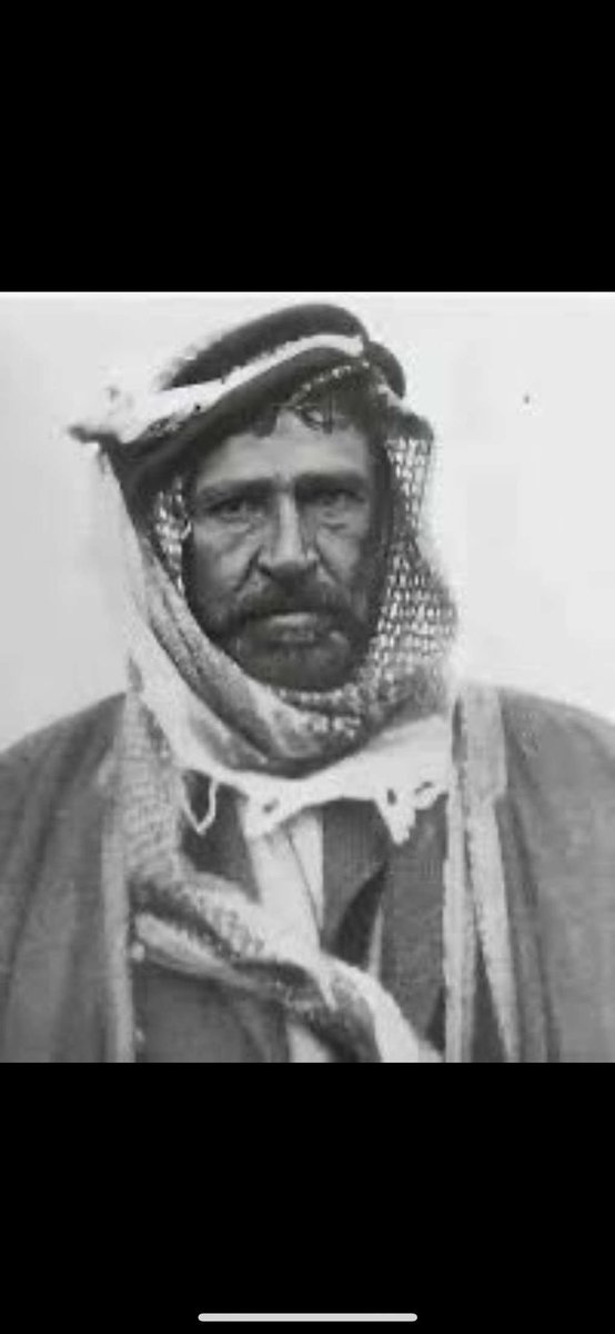 من أول ٍ نحسب سفر شاعر الكون
واثره بـ #سوق_حجاب ماراح ديره ..

شاعر مفاطيح وحوايج وكمّون
وش عرفه برموز شبه الجزيرة ..

خبل ما غير يهوش ويركب لحون
مافيه لا حميا ولا فيه غيره ..

مايجهل #ابن_مهيد ياكود مجنون
و إلا ربادي ٍ يتوبع سميره ..

#مصوت_بالعشاء
 #سفر_الدغيلبي 
 #شاعر_الكمون