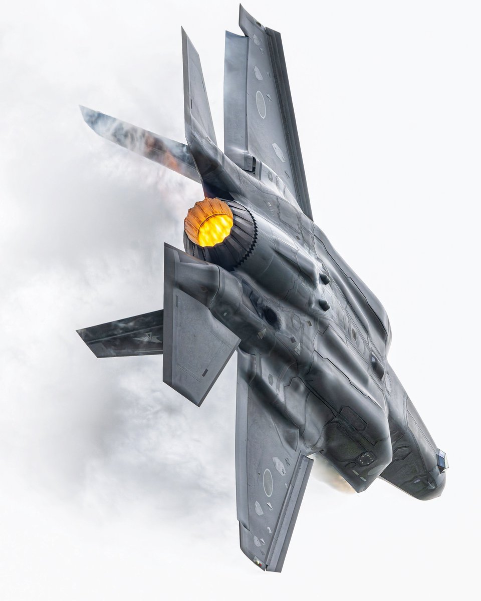 Densyo03965096's tweet image. おはようございます😊
本日も宜しくお願いします✈️
#F35A