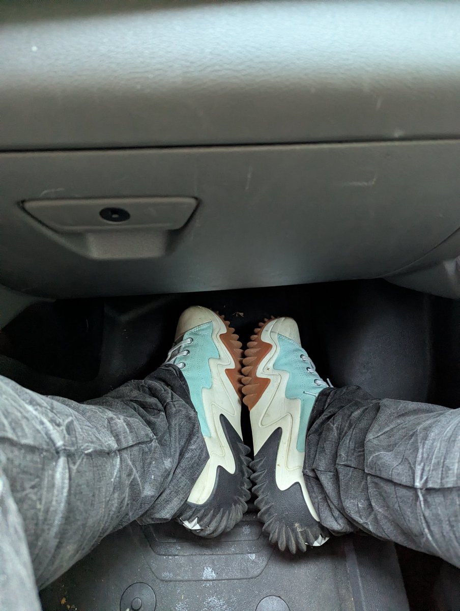 NjnaGrimsdottir's tweet photo. Omw.
#betterTomorrow #escape #freebitch https://t.co/YHlWySUTur