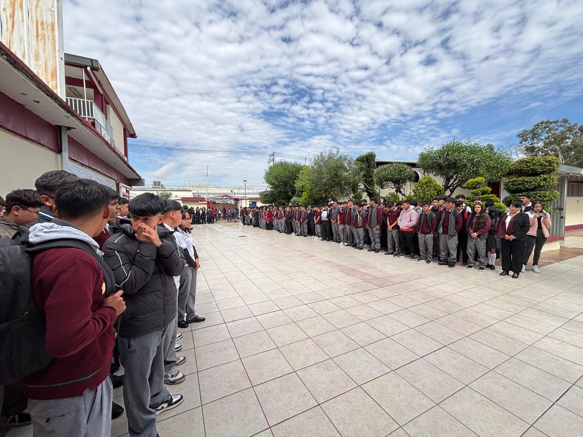 ConalepNezaII's tweet photo. Se llevó a cabo la bienvenida a las y los estudiantes a este nuevo semestre 1 25 26 acompañados de la visita de la Guardia Nacional, además de una  ceremonia cívica  donde afianzamos nuestros valores patrios en este inicio de mes, ¡Vamos todos juntos"   Apasionadamente CONALEP!" https://t.co/PoMlcOQL4n