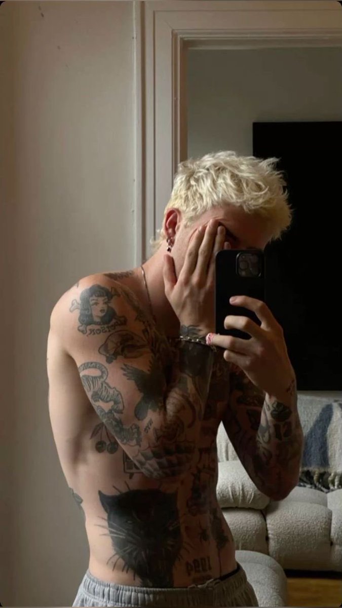 vicentlee_'s tweet photo. Indo pro treino de hockey por que diz minha mãe que só ser tatuado não paga minhas contas 🤠 https://t.co/Ii8o0AODHP