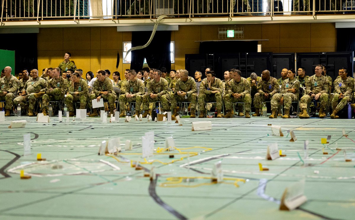 🇦🇺 🇯🇵 🇺🇸 
#AusArmy members joined leaders and staff officers from <a href="/USARPAC/">U.S. Army Pacific</a> and <a href="/Japan_GSDF/">Japan Ministry of Defense/JGSDF</a> at the Combined Arms Rehearsal for Ex #YamaSakura89 for essential trilateral operational planning and preparation to meet the commander’s intent for the command post exercise