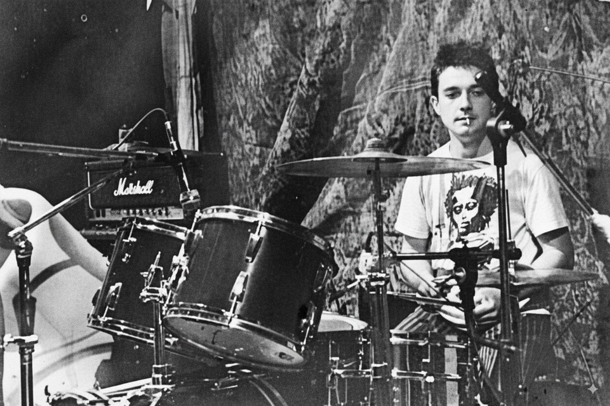 kaotikogrupo's tweet image. Hoy se cumplen 23 años desde que te marchaste, Fernandito. El tiempo pasa, pero la huella que dejaste en nuestras vidas sigue tan viva como el primer día.Cada aniversario nos recuerda cuánto nos duele tu ausencia, pero también cuánto valoramos los momentos compartidos❤️