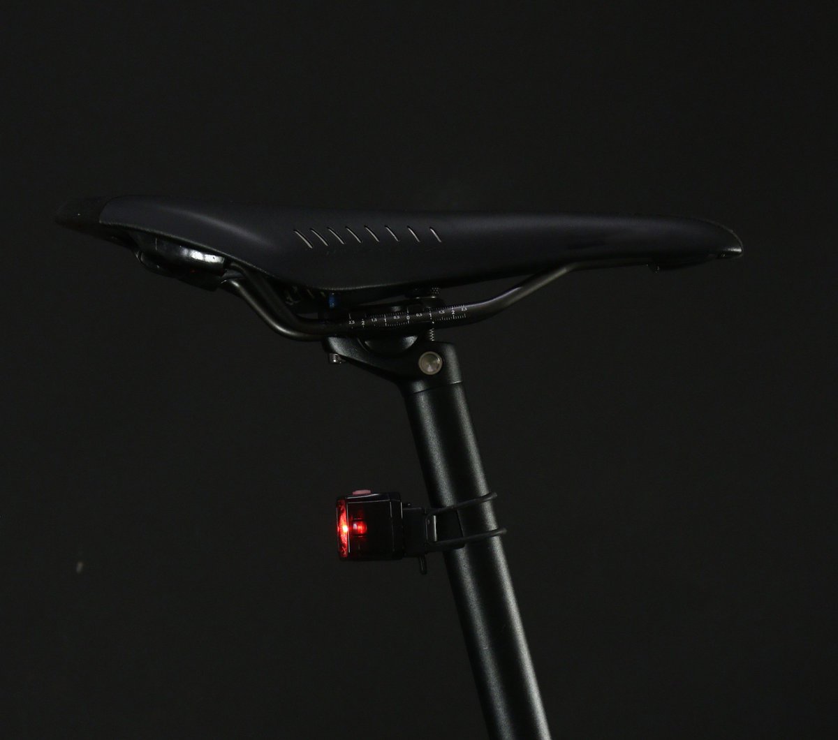 CatEyeBicycle's tweet image. Our NANO60 is as powerful as it is compact! This small-but-mighty safety light was designed with daytime #commuting in mind, but that doesn&apos;t mean it skimps on night time #safety - The translucent housing allows night time #visibility for nearly 270 degrees, keeping you seen!