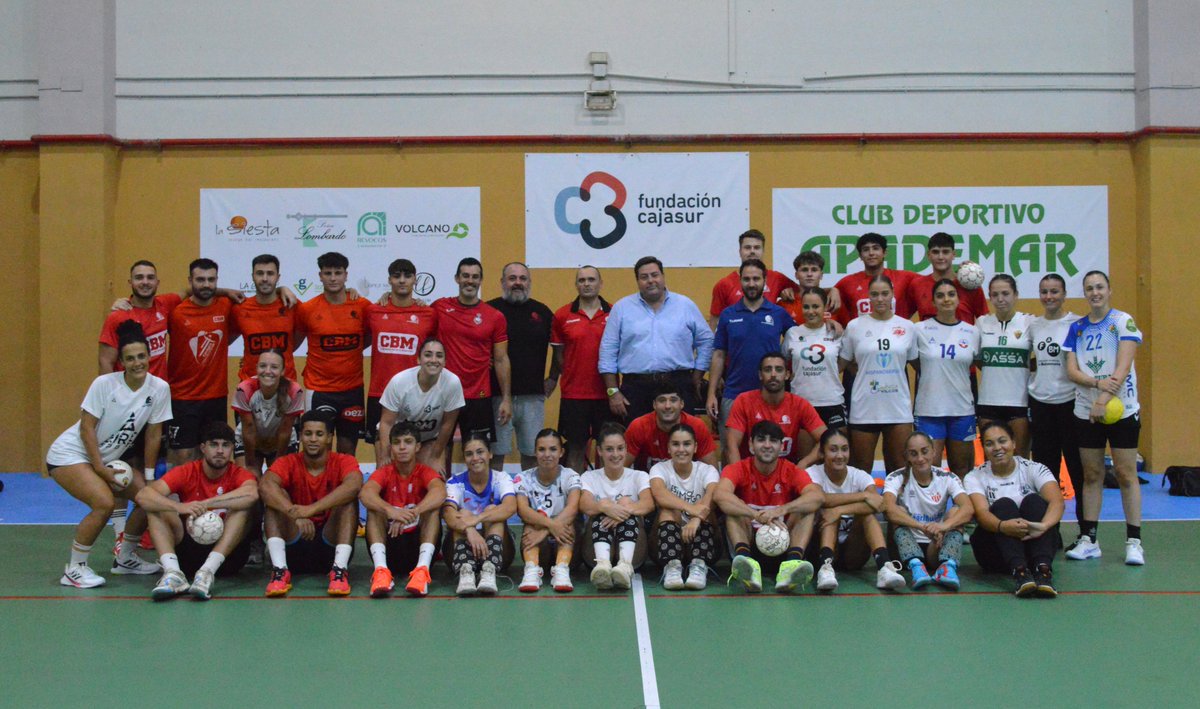 Visita de nuestro presidente <a href="/MiguelPardo1970/">Miguel Pardo</a> al entrenamiento de @FundCajasur CBM y Deza CBM, inmersos en plena pretemporada, para dirigir unas palabras de ánimo y buenos deseos a ambos grupos
#OrgulloGranate #GuerrerasGranates