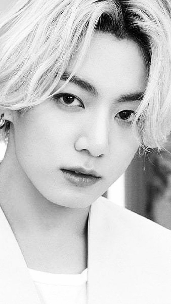Liloforjungkook's tweet photo. Who said blondes have more fun?! 😏🤭
#BTS #BTSARMY 
#ARMYSELCADAY 
#ARSD #BTSARSD 
@bts_bighit https://t.co/et6ewDqAjg