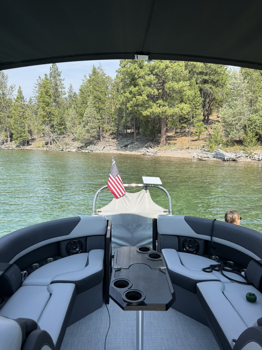 DarkSideOfTheMoon tweet media