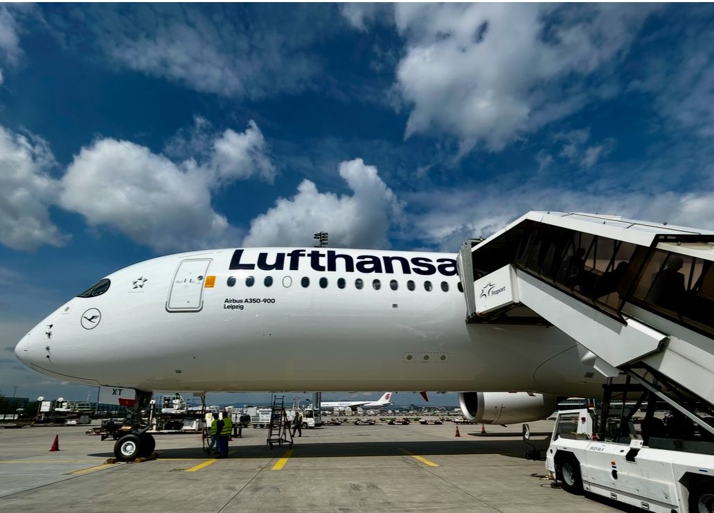 HofmannAviation's tweet image. #TVwork and #RADIOwork today with ORF about unrealistic ideas from the local government and industrial communities regarding air connectivity to european hubs.

#hofmannaviation #luftfahrtexpress @ORF