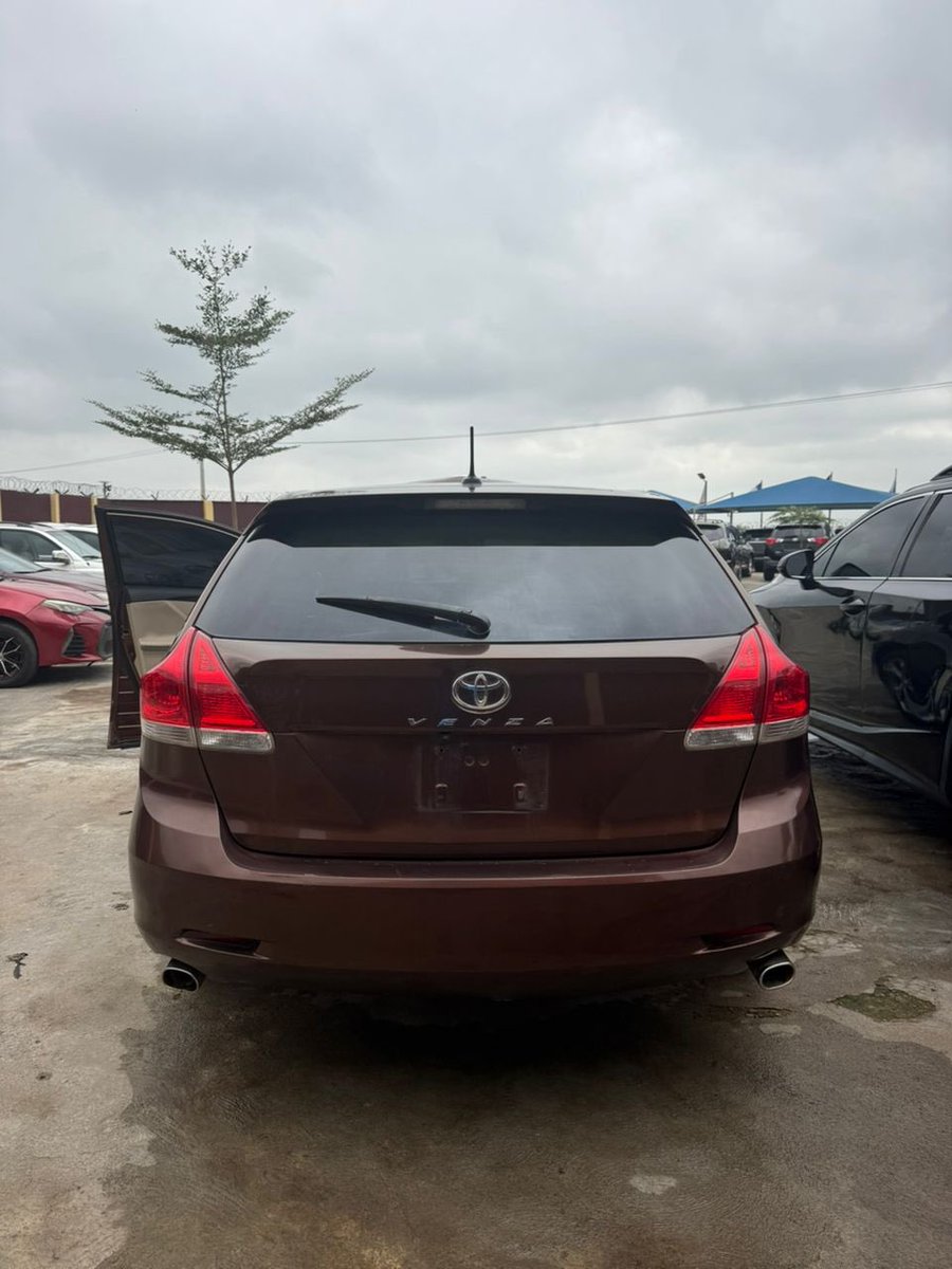8 months registered Toyota Venza 2010

Thumbstart, V6 engine, leather seats 
Buy and drive 

₦ 14,650,000

📍 IBADAN