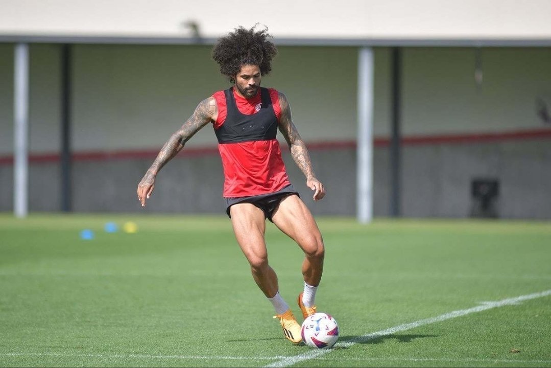 Vuelve El Desmarque <a href="/desmarqueinter/">El Desmarque</a>. El primero de la temporada. A las 21:30 horas.
Analizamos el empate (2-2) en Anoeta. La plantilla de la <a href="/U_D_Almeria/">UD Almería</a> que tendrá Rubi.
El fichaje de Thalys y el refuerzo de Aridane.
Mar <a href="/marnifique/">marnifique</a>, <a href="/jmsalmeron1/">Jose María Salmerón</a> y <a href="/AntonioMtnzP/">Antonio Martínez</a> con <a href="/juanjito8/">Juanjo García</a>