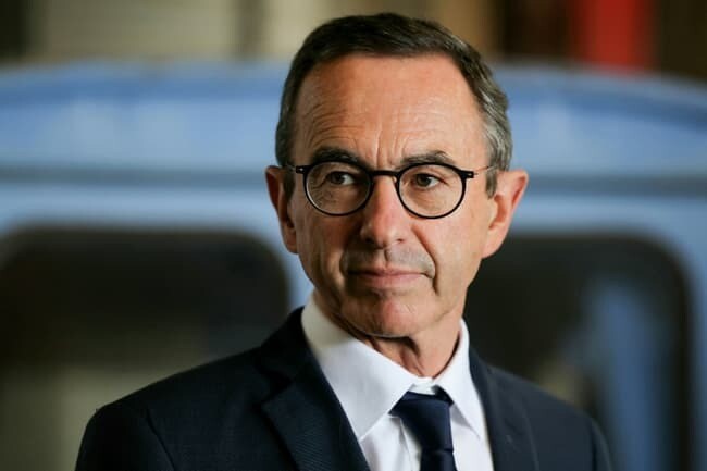 BFMTV's tweet photo. 🔴 EN DIRECT
Appels à une démission d'Emmanuel Macron: Bruno Retailleau ne veut pas de "pression" sur le président
https://t.co/OgB0dWhVd7 https://t.co/8kVxguHccO