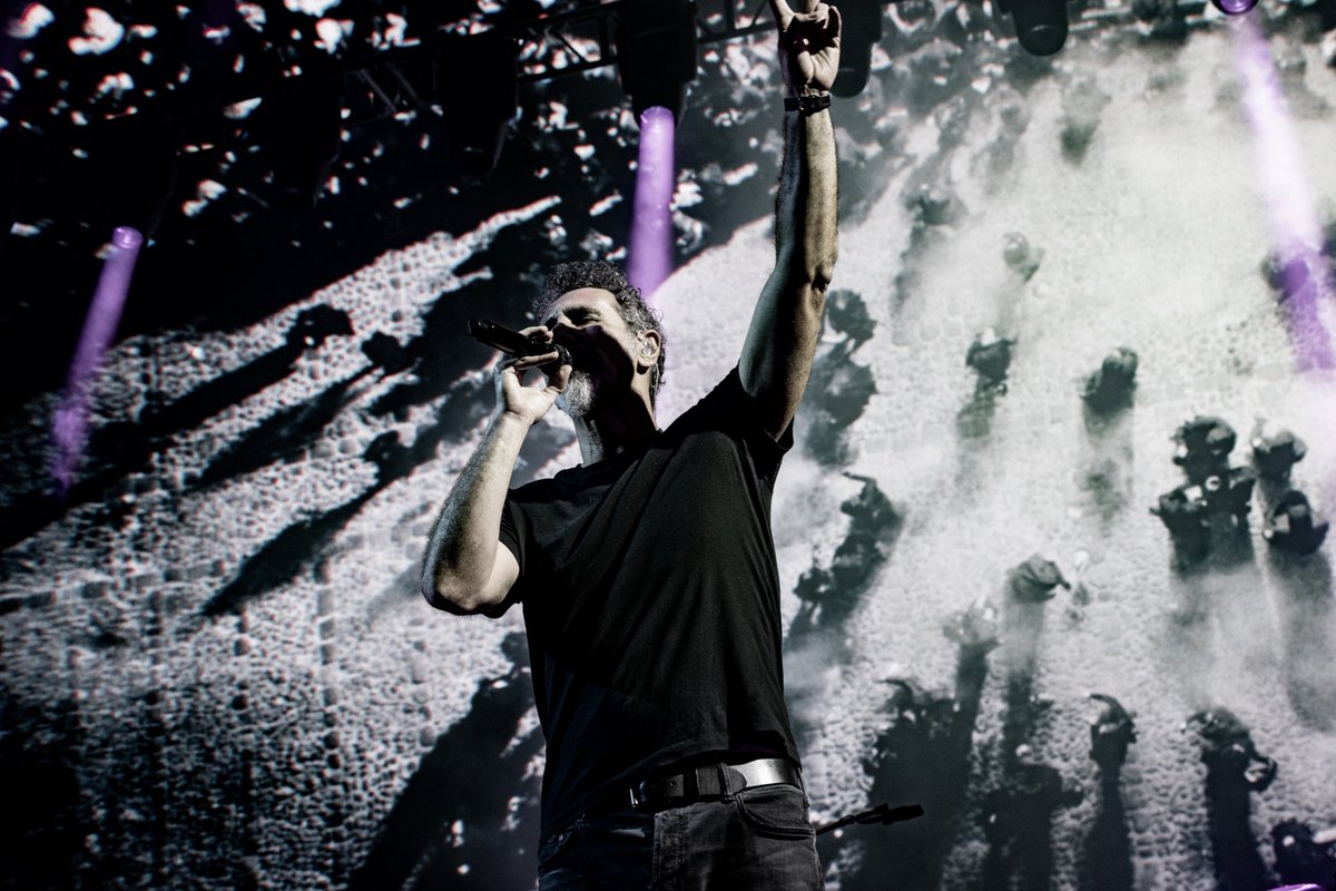 Serj Tankian-#SanctionAzerbaijan (@serjtankian) on Twitter photo Chicago – you blew us away on Night 1! Thank you! Let’s do it again tonight!
<a href="/systemofadown/">System Of A Down</a>
📸: <a href="/audiomassacre/">Clemente Ruiz</a> Chicago – you blew us away on Night 1! Thank you! Let’s do it again tonight!
<a href="/systemofadown/">System Of A Down</a>
📸: <a href="/audiomassacre/">Clemente Ruiz</a>