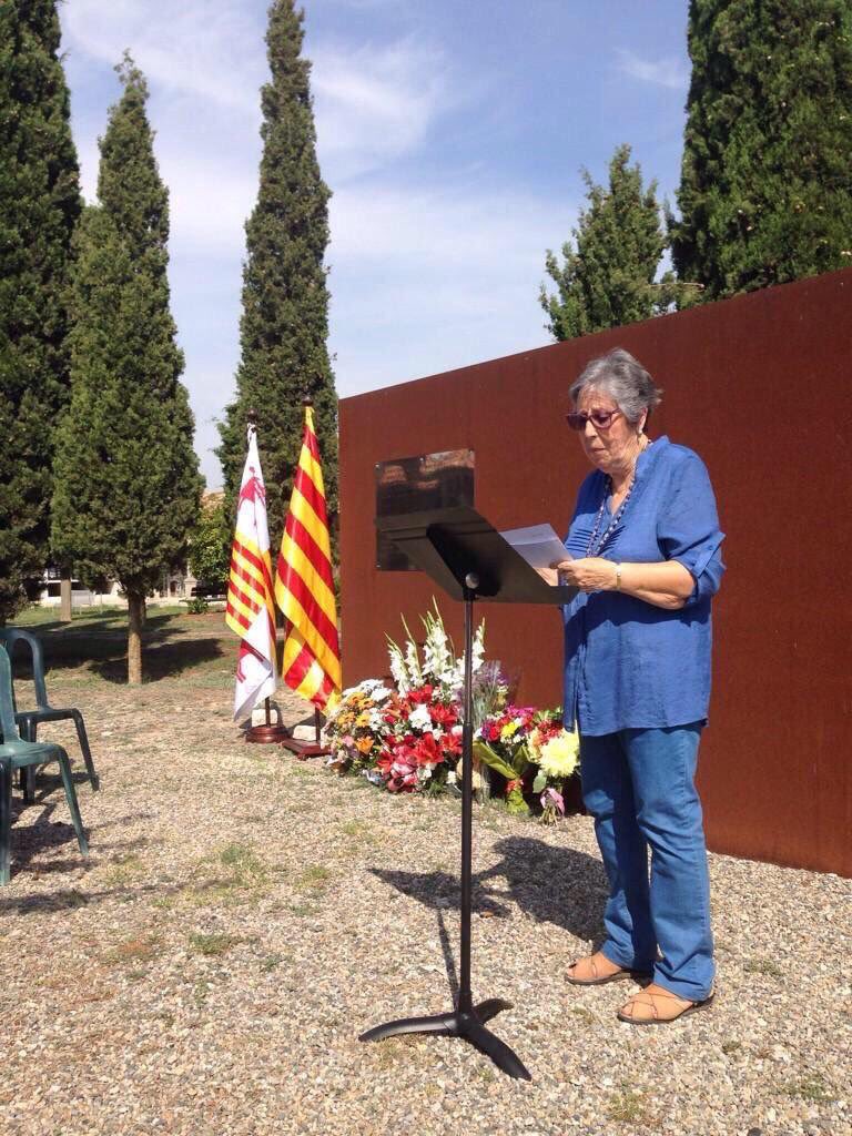 jolival65's tweet photo. Dissabte que ve a les 12 del migdia ens retrobarem al cementiri de Cervera per recordar i homenatjar als enterrats a la fossa comuna. Un acte on els protagonistes són els familiars, i en el que, any rere any, la @paeriacervera cuida de tots els detalls d’organització. https://t.co/oj1PnXIvp2