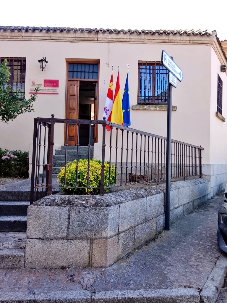 ¡Bienvenidos al curso 25/26!
Tras un merecido descanso, os deseamos un buen inicio de curso. Desde el CFIE de Ciudad Rodrigo os acompañaremos en los procesos formativos con nuevas y motivadoras propuestas, actividades e innovación educativa ¡Os esperamos!
#FormacionCyL