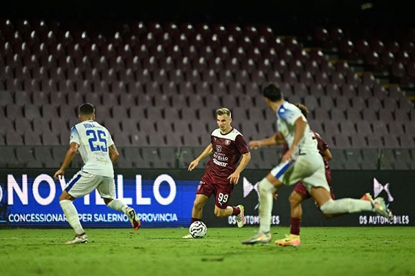 Mateusz Łęgowski po rozwiązaniu kontraktu z Salernitaną jest łączony we Włoszech z Rapidem Wiedeń