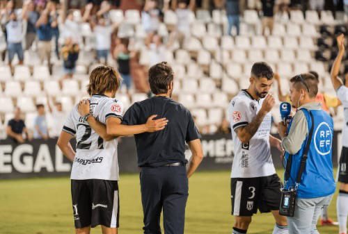 Gran experiencia a pie de campo con <a href="/COPEMERIDA/">COPE MÉRIDA</a>🎙️ siguiendo el estreno liguero del <a href="/Merida_AD/">A.D. Mérida</a> ⚽️🔥

Un gustazo vivirlo tan cerca y compartir jornada con el gran <a href="/NONOSAAVEDRA/">@NONOSAAVEDRA</a> 🙌🤝