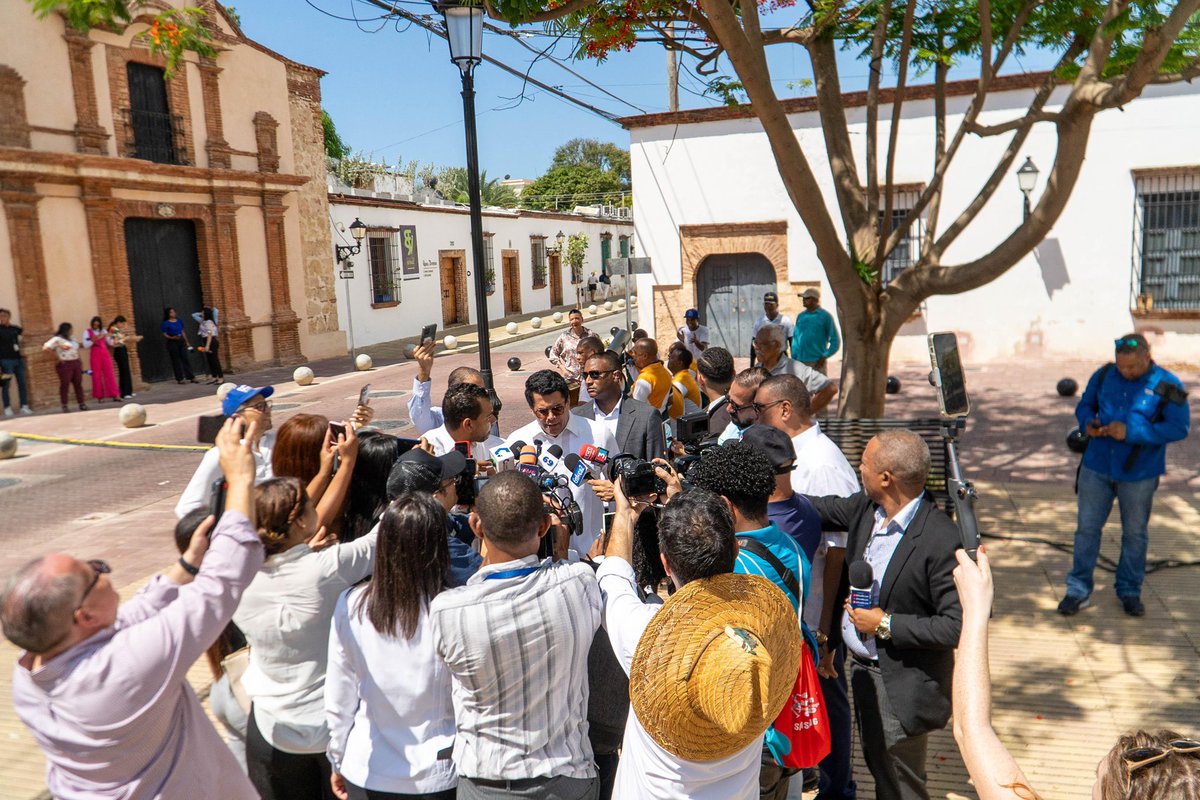 DavidColladoM's tweet photo. Desde hoy, Ciudad Colonial muestra un nuevo rostro.
Entregamos la restauración de 15 fachadas patrimoniales que devuelven fuerza y dignidad al corazón histórico de Santo Domingo.

#TurismoQueTransforma #CiudadColonialEsTurismo https://t.co/9CG0Nm6Nlo