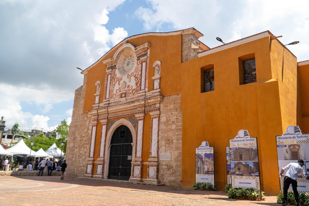 DavidColladoM's tweet photo. Desde hoy, Ciudad Colonial muestra un nuevo rostro.
Entregamos la restauración de 15 fachadas patrimoniales que devuelven fuerza y dignidad al corazón histórico de Santo Domingo.

#TurismoQueTransforma #CiudadColonialEsTurismo https://t.co/9CG0Nm6Nlo