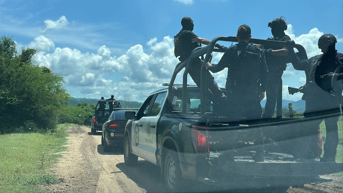 OfldeCuartel's tweet image. 🚨Novedades del Oficial de Cuartel🚨

Informan los #civiles que en #Tepuche se agarrón a chiricuazos los mañosos. 

La #SSPC se lanzo al municipio para ver cuantos mañosos mandaron al cielo.🔥

@Libro_negro_ @GNocturnaMX @aic_07 @natsecboogie @All_Source_News @ELNAYARITA8248
