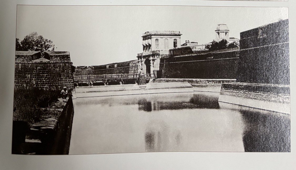 dhavalkulkarni's tweet photo. Maratha leader Manoj Jarange-Patil has launched a protest at the Azad Maidan in Mumbai seeking that the Maratha community be given quotas from the OBC category. However, do you know that the fort of Bombay had a ‘Maratha ditch’ around it to prevent the Marathas from laying siege to it? Ironically, the Marathas are protesting at the very site where the ditch was once located! 
 
Read on: 
 
#Mumbai #history #heritage #MumbaiHistory #MumbaiHeritage #Bombay #BombayFort #Maharashtra #MaharashtraHistory #MaharashtraHeritage #Marathi #Maratha #ManojJarangePatil #MarathaQuotas #OBC #MarathaReservations #MarathaReservation #MarathaInMumbai #Maratha #MarathaAndolan #MarathaArakshan #maratha_reservation #maratha