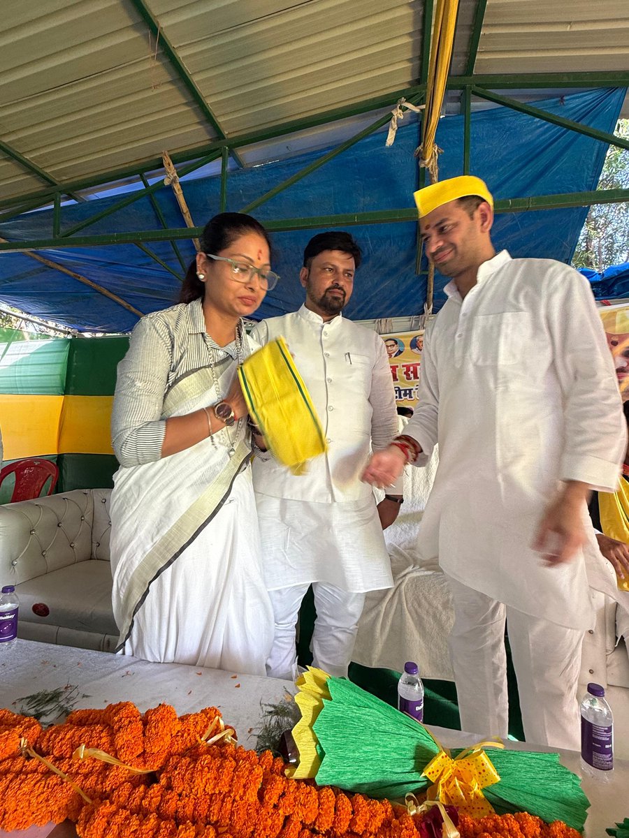 आज राष्ट्रीय कार्यसमिति सदस्य(ओबीसी मोर्चा,भाजपा), झारखंड सह प्रभारी (भाजपा), आरएसएस द्वारा संचालित विद्या भारती कदमकुआं की सचिव,आरएसएस इतिहास संकलन समिति की प्रदेश पदाधिकारी श्रीमती अर्चना रॉय भट्ट जी ने भाजपा को छोड़कर टीम तेज प्रताप यादव को ज्वॉइन किया।

#मिलनसमारोह