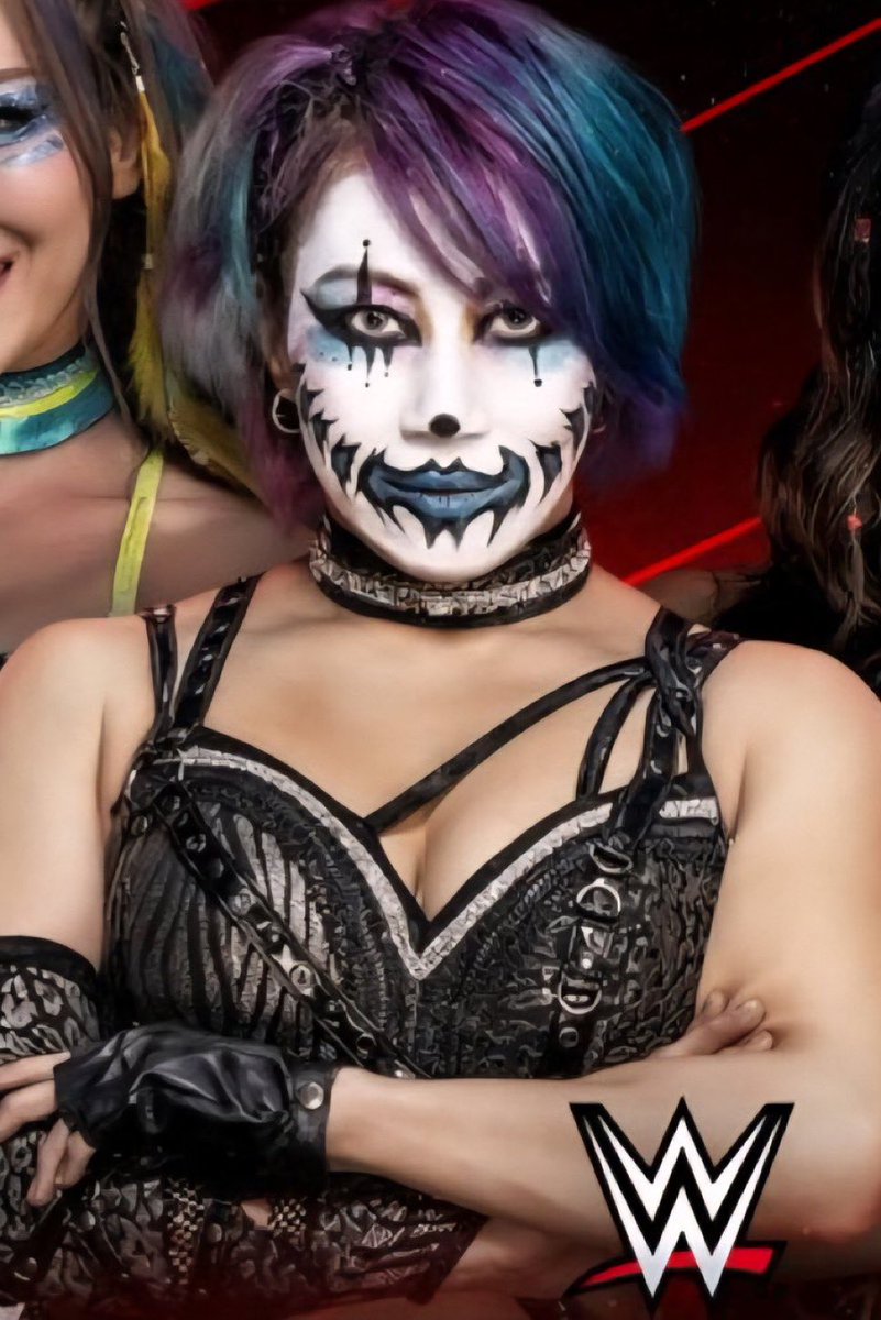 Asuka looked so hot on Raw today