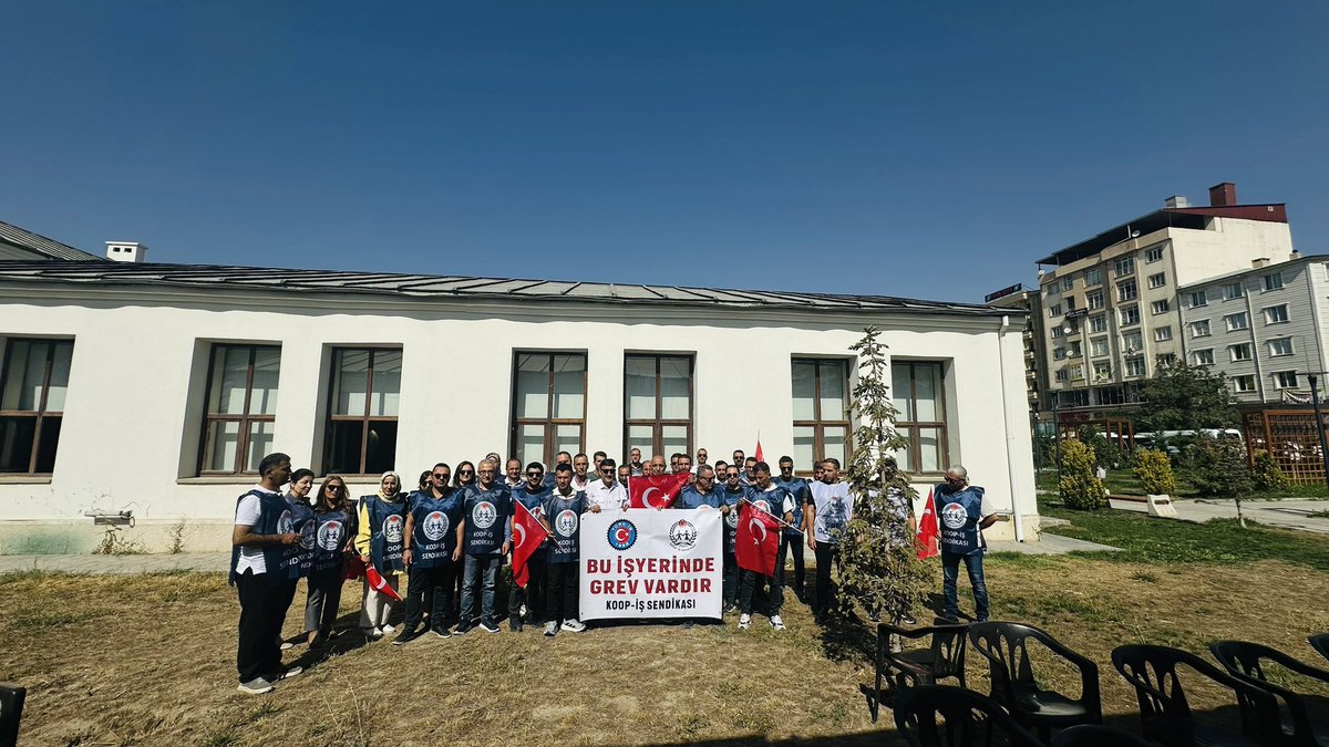 AyhannOzbek's tweet photo. HAKLIYIZ KAZANACAĞIZ! 
#SYDVdeGREVEdevam https://t.co/Td3TRu2kE3