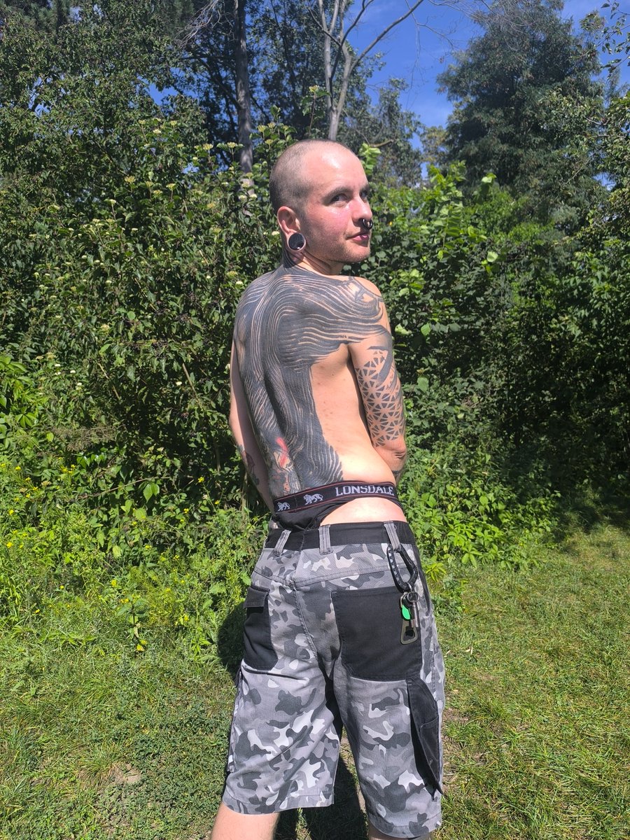 Thank you Berlin for the lovely weather

#Berlin #gay #ftm #FolsomFair2025 #tattoo #trans #twunk #lgbt #lgbtqia #piercings #hasenheide