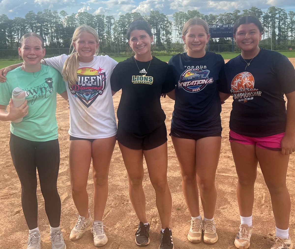 donuttt2's tweet photo. Big thank you to @Niadeb24 and @hannah_yetter for taking over my group lessons while I was outta town. 

Love seeing them give back to the next generation! Can’t wait to see you guys soon! 🫶🏼

@TaytemWeber2029 @Adalynneweber @DallasEsperas https://t.co/V0CkmJEfvE