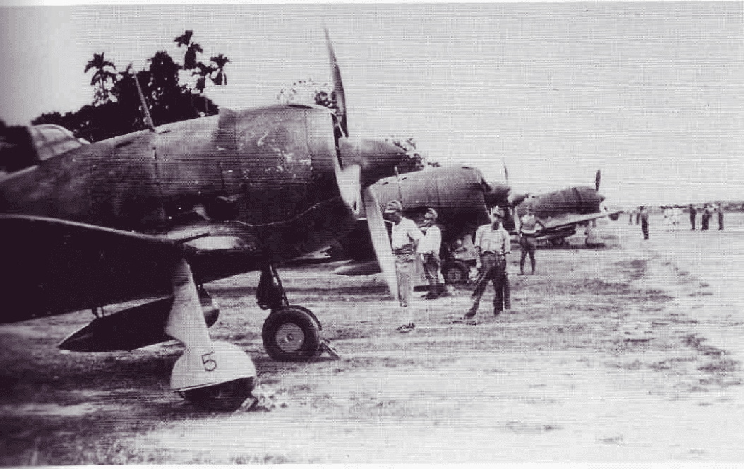 sentandoapua's tweet photo. Caças japoneses Nakajima Ki-44, Malásia, 1942
#aviação #militar #historia #WWII #AviaçãoDeCaça #Japão #Ki44 https://t.co/bOBS01lClu