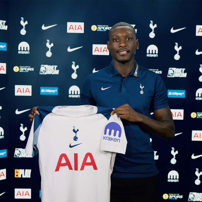 SpursOfficial's tweet photo. We are delighted to announce the signing of Randal Kolo Muani on a season-long loan from Paris Saint-Germain ✍️