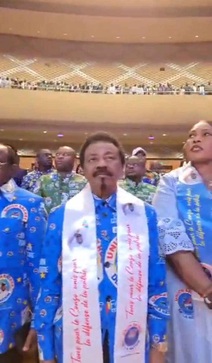 Aucune différence entre les mobutiste,kabiliste et tshisekediste,De la même manière que mobutu fut chassé,l’histoire pourrait aussi se récidiver.
Jeunes méfions nous des ascendants politiques aventuriers et margoulins qui nous embêtes nuit et jour,seul KABUND qui demure credible.