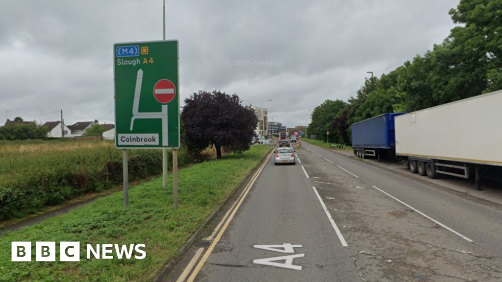 Motorcyclist dies in #Crash involving #Lorry trailer
🔗 bbc.com/news/articles/…
 
#A4 #Police #truckingNews