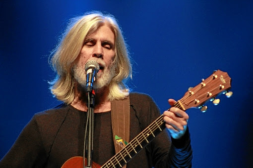 "Que a força do medo que tenho não me impeça de ver o que anseio.
Que a morte de tudo que acredito não me tape os ouvidos e a boca."

Oswaldo Montenegro