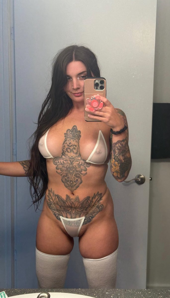 The perfect play toy 🖤