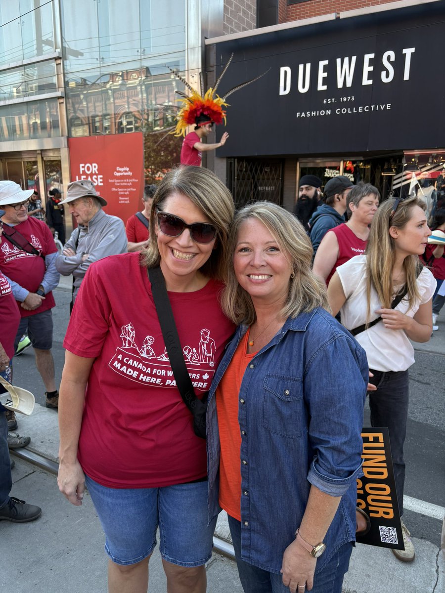 LLLacaria's tweet photo. Happy Labour Day! Proud to walk in the Toronto Labour Day Parade today 💪 #Solidarity #OECTA #YorkOECTA #TECT #TSU #LabourDay #TorontoLabourDay #CatholicTeachers #UnionStrong @OECTAProv https://t.co/MLmm3Dap4x
