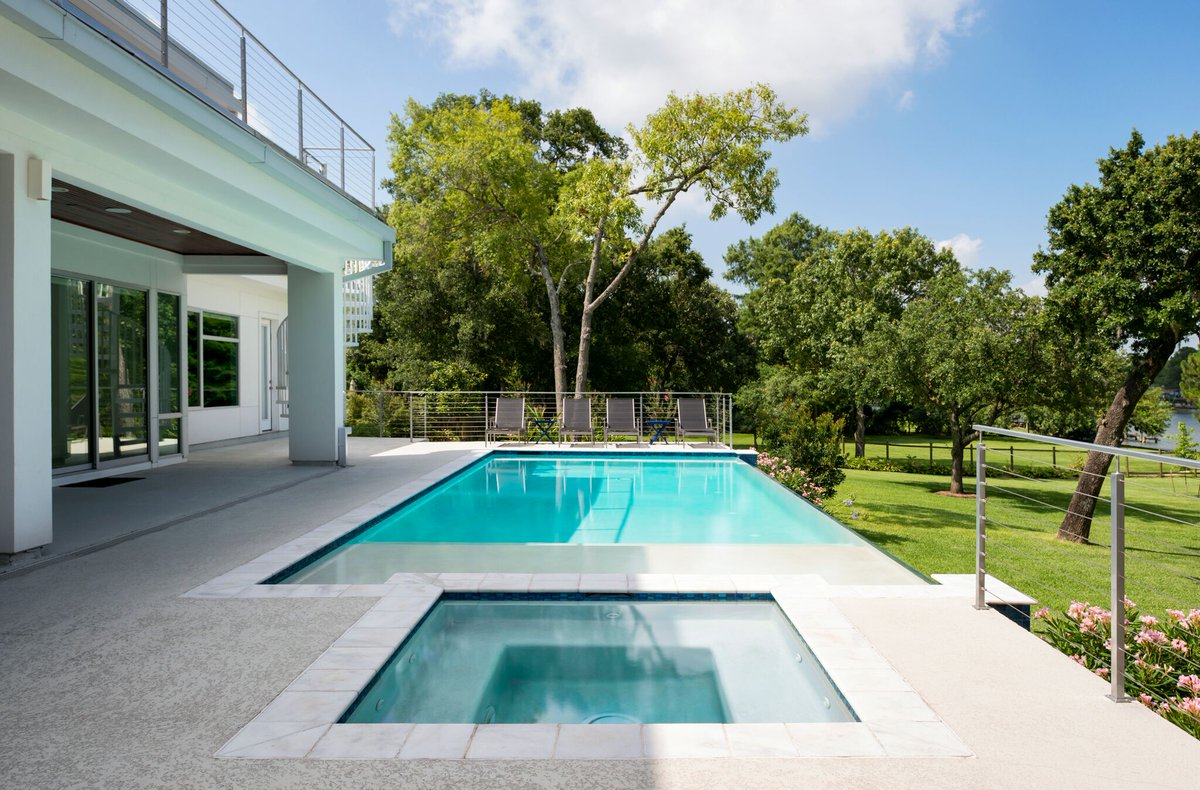 PlatinumPools's tweet image. Looking for a unique pool design? We specialize in geometric pools that add a modern touch to any backyard.

#plungepool #smallbackyard #poolideas #poolremodel #modernpool