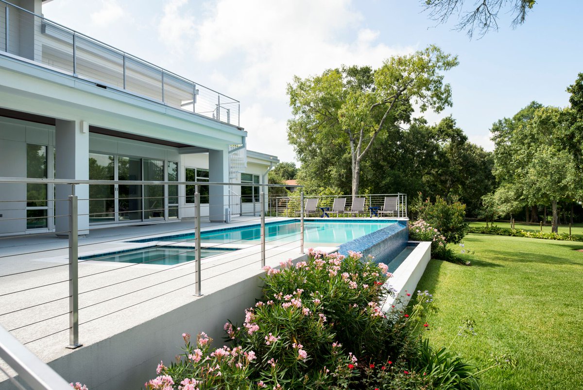 PlatinumPools's tweet image. Looking for a unique pool design? We specialize in geometric pools that add a modern touch to any backyard.

#plungepool #smallbackyard #poolideas #poolremodel #modernpool