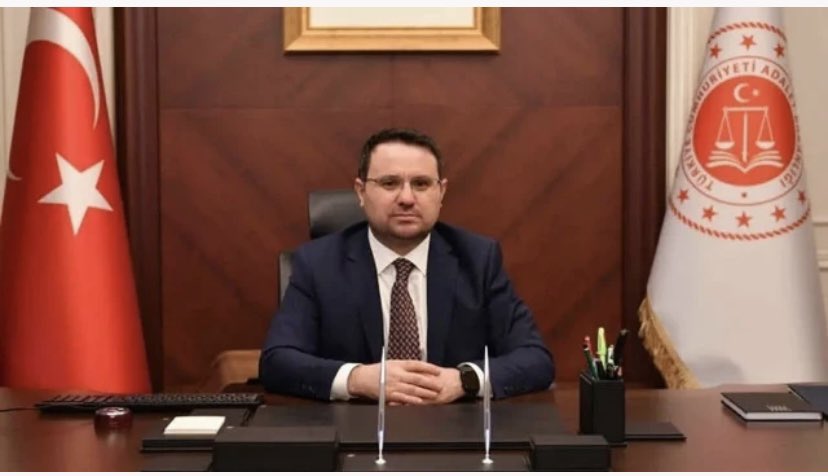 Akın Gürlek:
“İBB SORUŞTURMASI YÜZYILIN EN BÜYÜK YOLSUZLUK DOSYASI”
🔷
Akın Gürlek’in açıklamalarına madde madde yeniden bakalım. Parantez içi yazılar benim yorumum.
1- İBB yolsuzluk dosyasında iddianame yazılmaya başladı.
2-Biz sadece tanık beyanıyla tutuklu kimse yok.(CHP’li