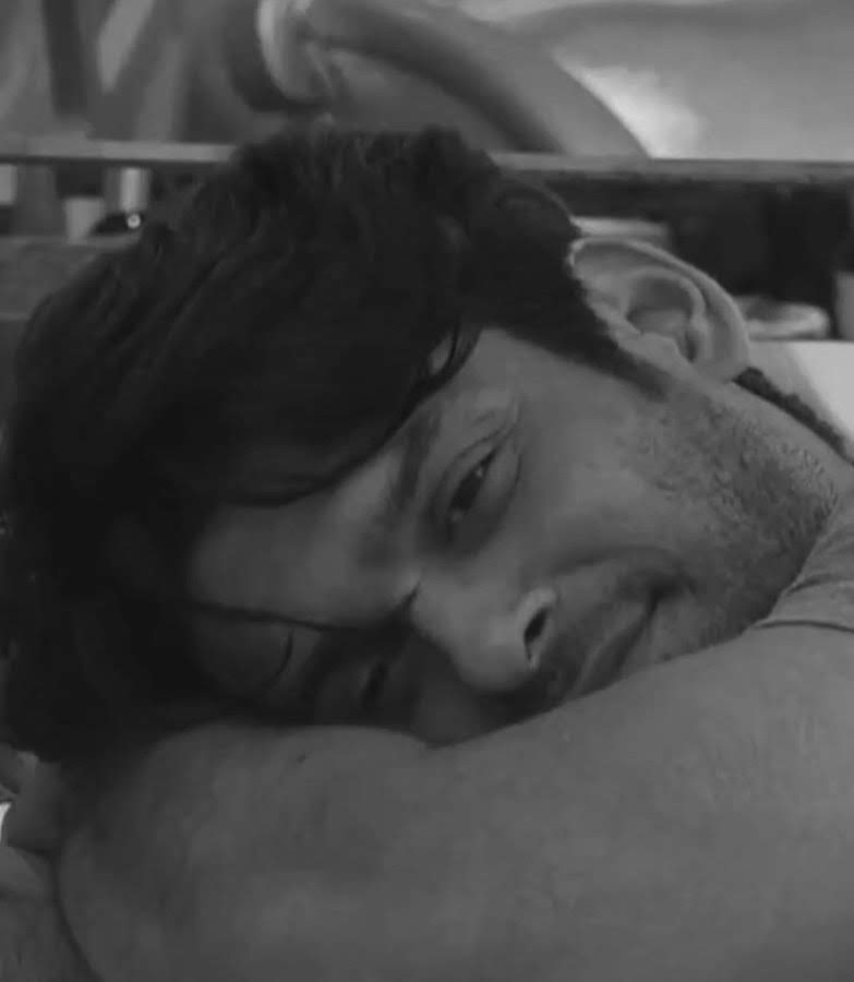 Tu hai toh sab theek hai 
Tu nahi hai toh sab adhura hai ... 😔

M I S S  Y O U #SidharthShukla 

Main tenu phir milangi, Shayad ek khayal banke tere mann mein jotrangi Ya tere mathe di lakeer banke Khamosh tenu takhti rawangi Main tenu phir milangi...