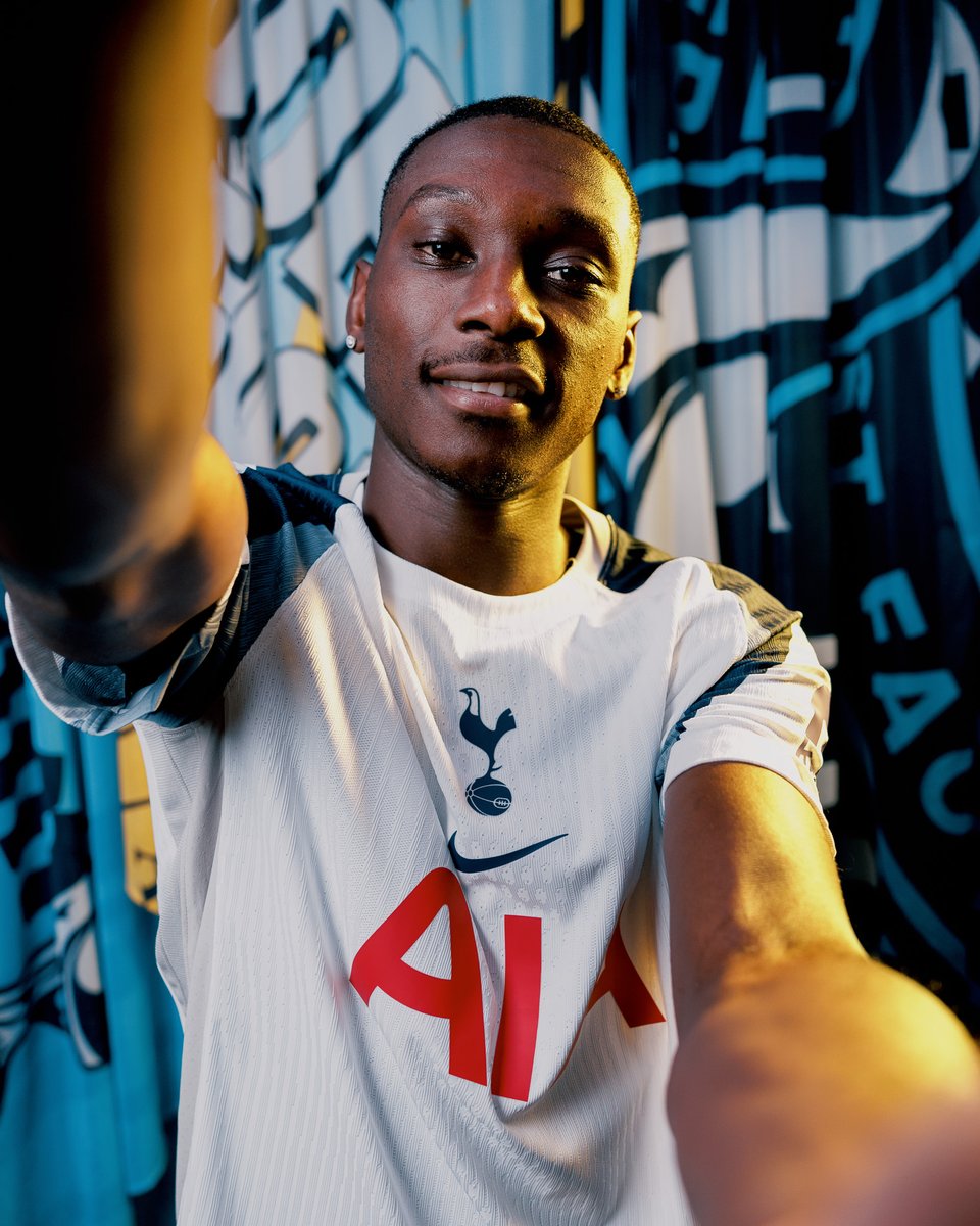 SpursOfficial's tweet image. In his new colours 😍