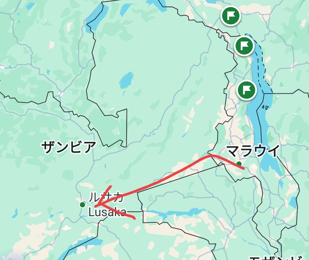 exitworker's tweet image. マラウイのリロングウェからザンビアのルサカまでバスで移動。約700㌔、乗車16時間で8万mwk（6800円）。途中、パンクしたタイヤの交換で40分くらい停車。朝6時発で到着は午後10時。アフリカのバス旅は長時間乗車ばかりで疲れる。#アフリカ縦断　#マラウイ　#ザンビア