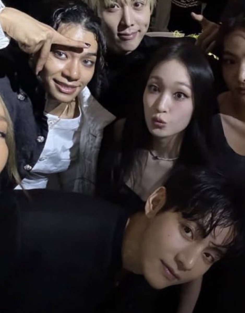 allurejens's tweet image. putting tarzzan in the same photo with kim taehyung is INSANE bec why’d they set him up to be mogged like that😭😭😭